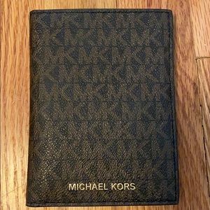 MICHAEL KORS BEDFORD PASSPORT WALLET